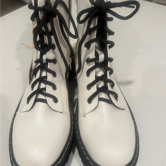NWT White Combat Boots Lace Up Lug Sole Size 9.5 Sincerely Jules Harley - Picture 3 of 9